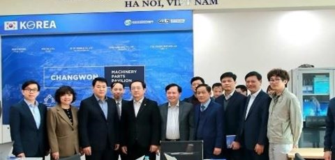 Bộ trưởng Huỳnh Thành Đạt thăm hoạt động Điểm kết nối cung cầu công nghệ toàn cầu